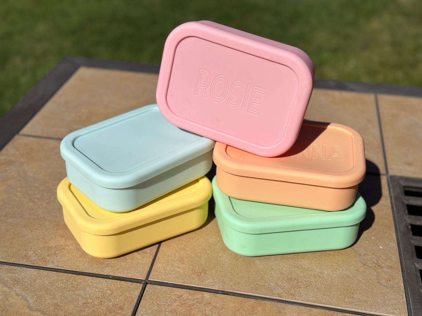 Personalized name silicone Lunch Box for kids, bento box, back to school, daycare snack box, snackle box, gift for child, travel snack tote